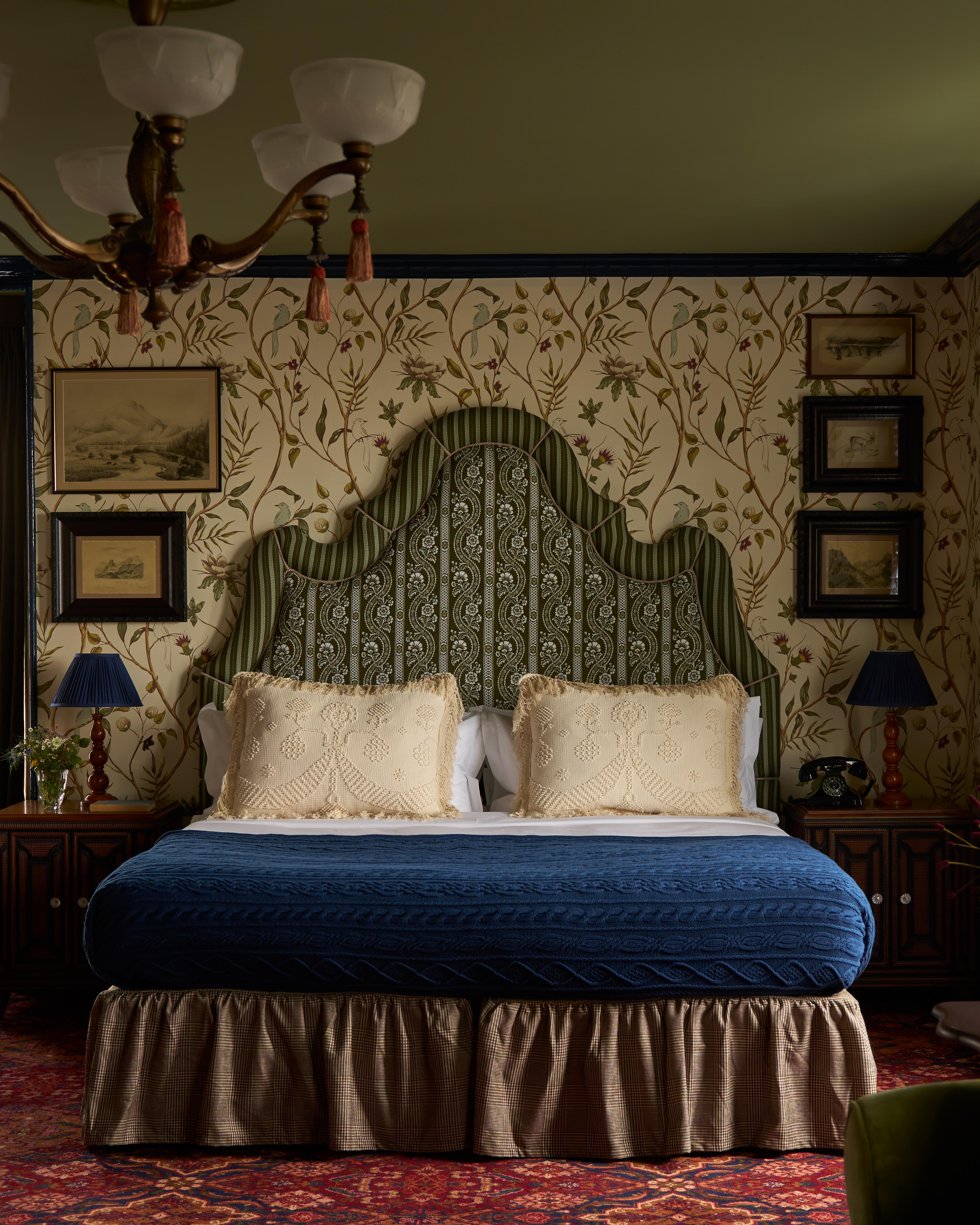 מלון Dornoch Station מראה חיצוני תמונה The bedroom at The Mitre Hotel
